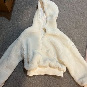 Alo yoga foxy sherpa jacket in ivory size small
